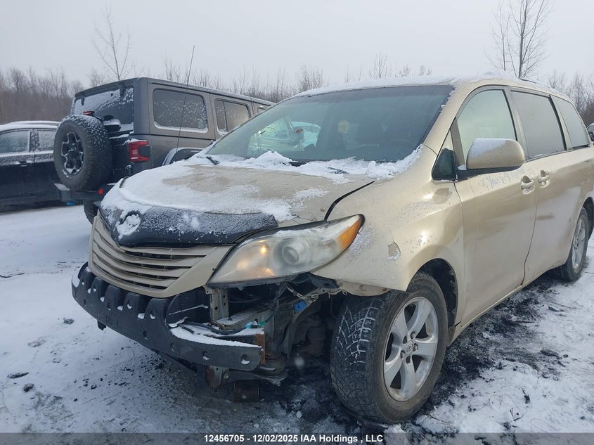 5TDZK3DC3BS042766 2011 TOYOTA SIENNA photo no. 6