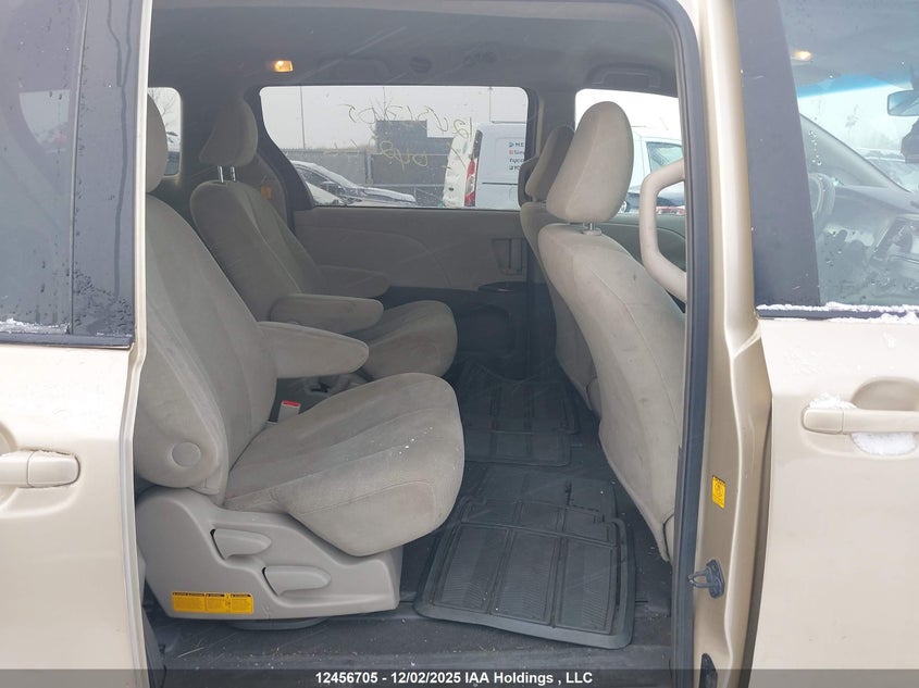 5TDZK3DC3BS042766 2011 TOYOTA SIENNA photo no. 8