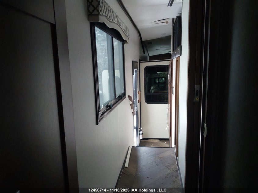 1UJCJ0BV5H1LL0614 2017   photo no. 13
