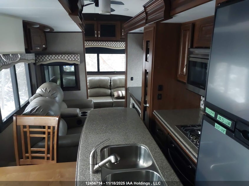 1UJCJ0BV5H1LL0614 2017   photo no. 8