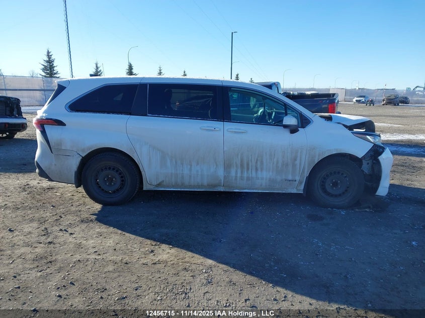 5TDGRKEC5MS073791 2021 TOYOTA SIENNA photo no. 13