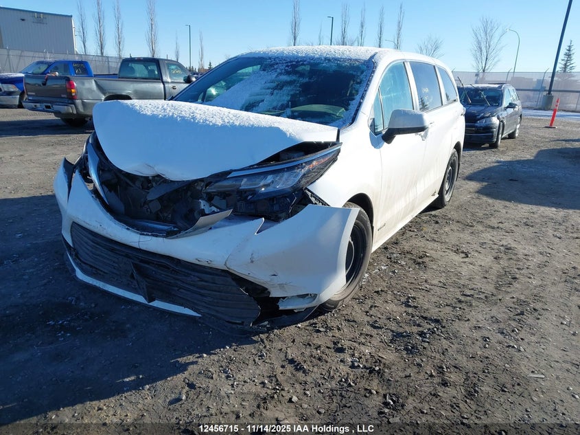 5TDGRKEC5MS073791 2021 TOYOTA SIENNA photo no. 2