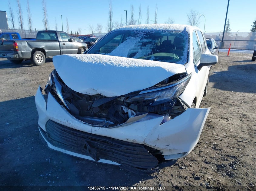 5TDGRKEC5MS073791 2021 TOYOTA SIENNA photo no. 6