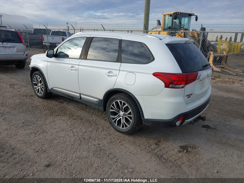 JA4AZ2A38GZ608170 2016 MITSUBISHI OUTLANDER photo no. 3