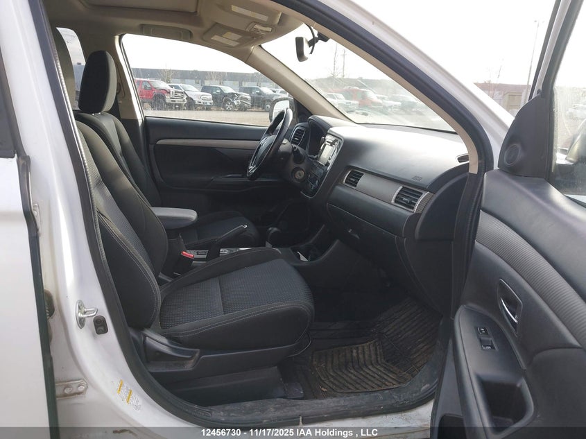 JA4AZ2A38GZ608170 2016 MITSUBISHI OUTLANDER photo no. 5