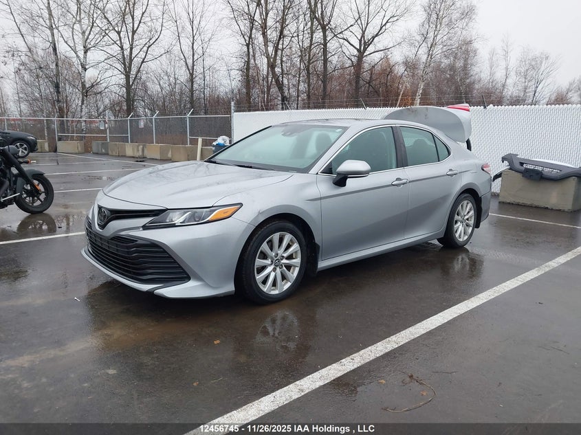 4T1B11HK2KU175889 2019 TOYOTA CAMRY photo no. 2