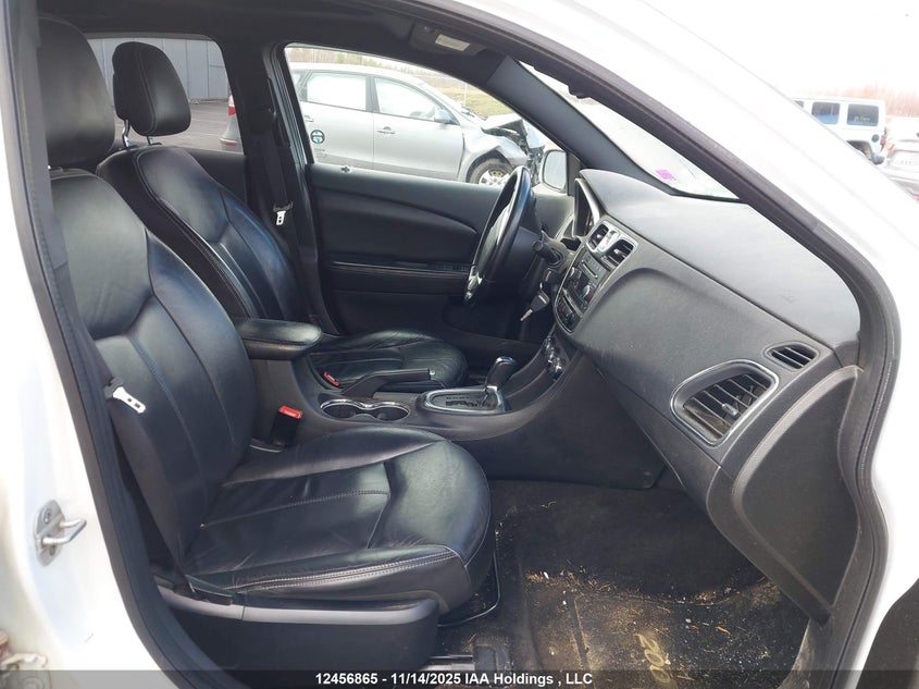 1C3BC2FG6BN558672 2011 CHRYSLER 200 photo no. 5