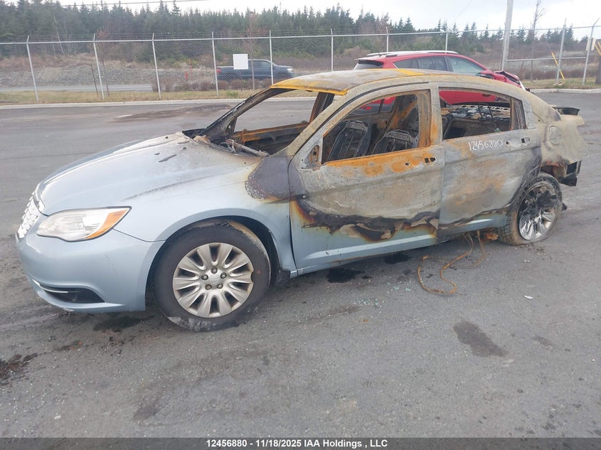 1C3CCBAB1DN524027 2013 CHRYSLER 200 photo no. 2