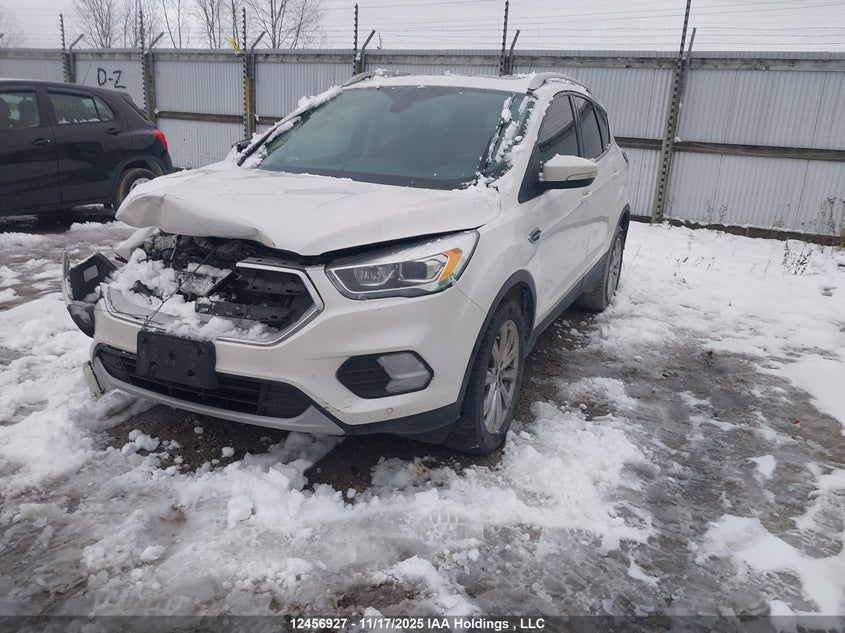 1FMCU9J96JUC64039 2018 FORD ESCAPE photo no. 2