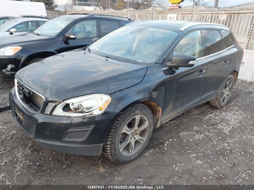 YV4902DZ2B2156170 2011 VOLVO  photo no. 2