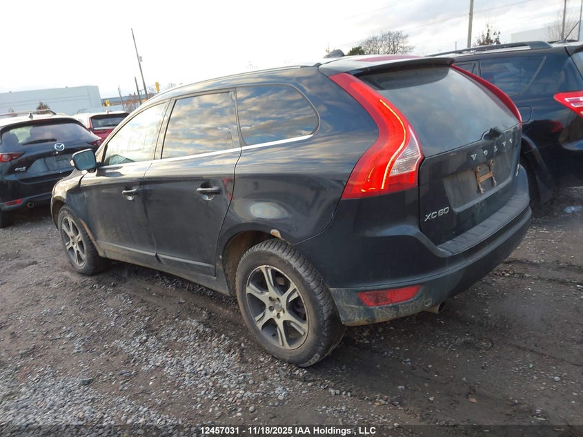 YV4902DZ2B2156170 2011 VOLVO  photo no. 3