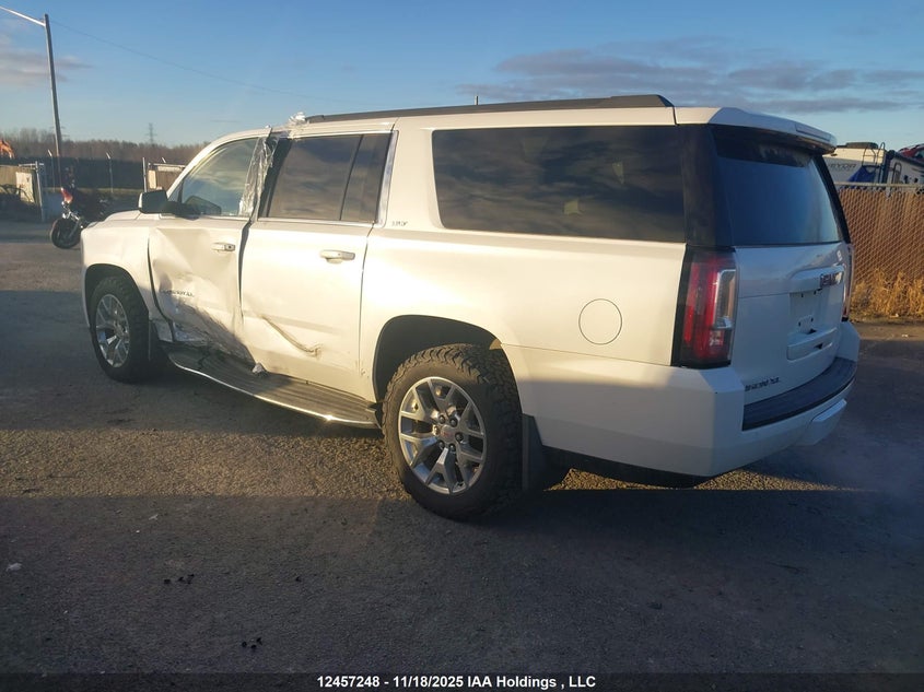 1GKS2GKC1HR223288 2017 GMC YUKON photo no. 3