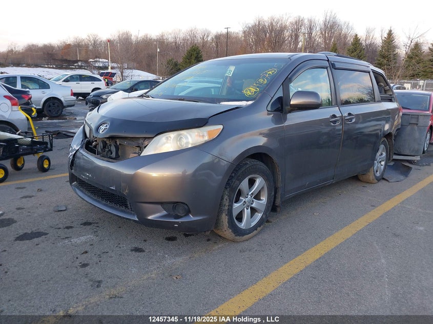 5TDKK3DC5DS368847 2013 TOYOTA SIENNA photo no. 2