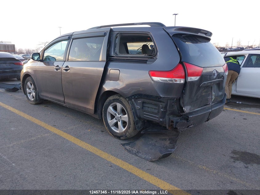 5TDKK3DC5DS368847 2013 TOYOTA SIENNA photo no. 3