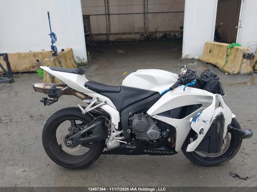 JH2PC40217M000355 2007 HONDA CBR photo no. 12