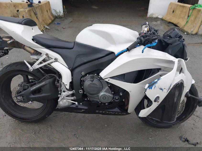 JH2PC40217M000355 2007 HONDA CBR photo no. 8