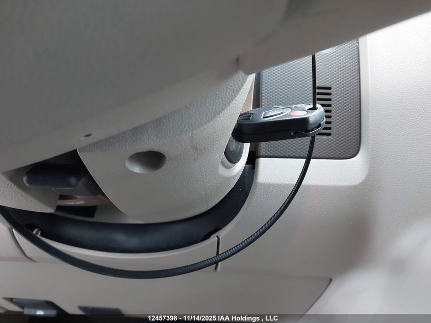 1FMCU4K35AKA39717 2010 FORD ESCAPE photo no. 11