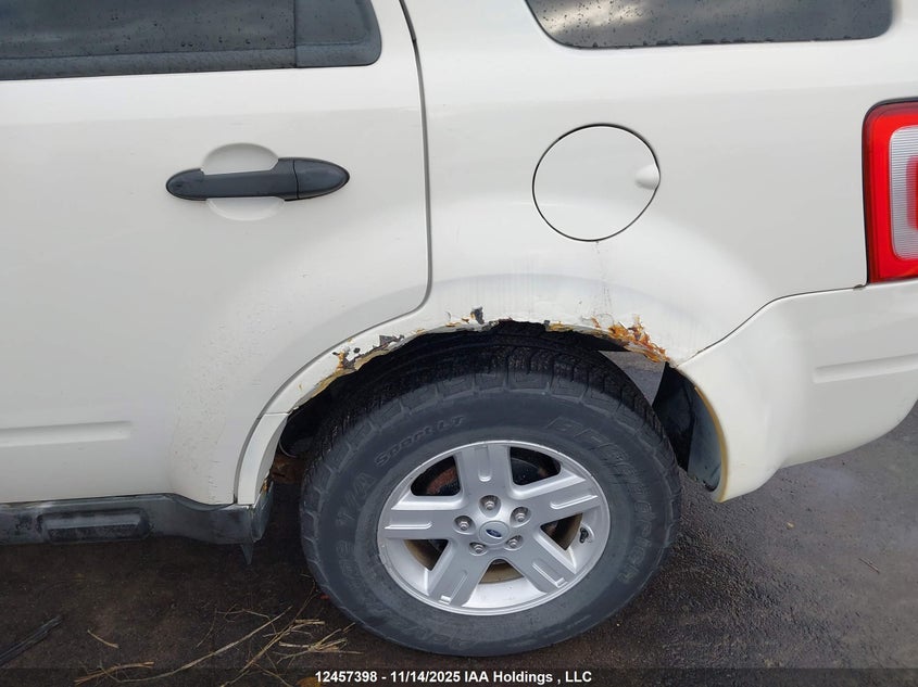 1FMCU4K35AKA39717 2010 FORD ESCAPE photo no. 6