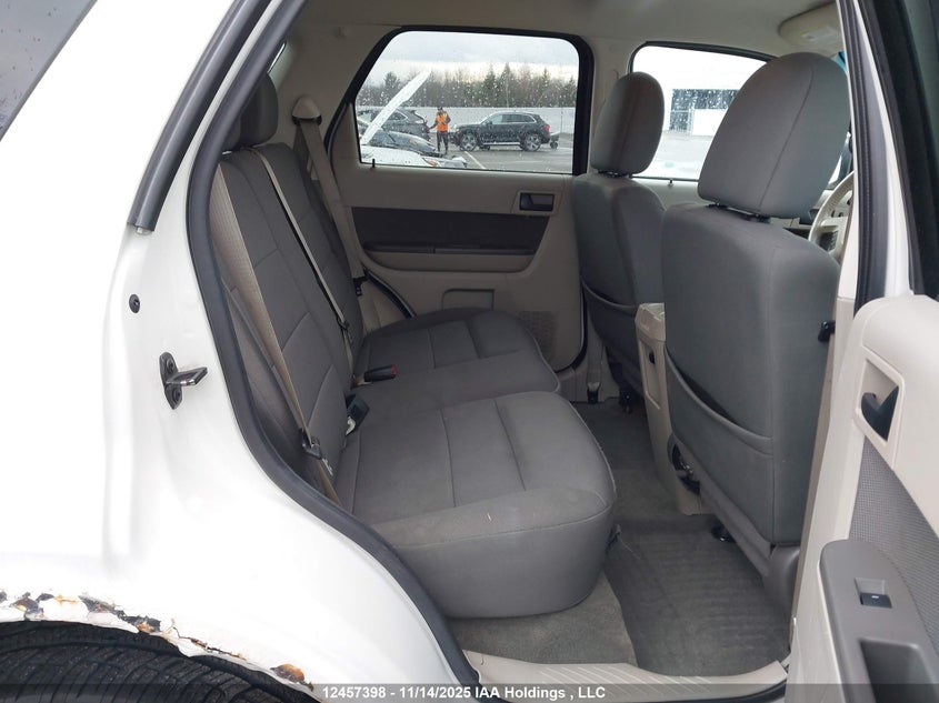 1FMCU4K35AKA39717 2010 FORD ESCAPE photo no. 8