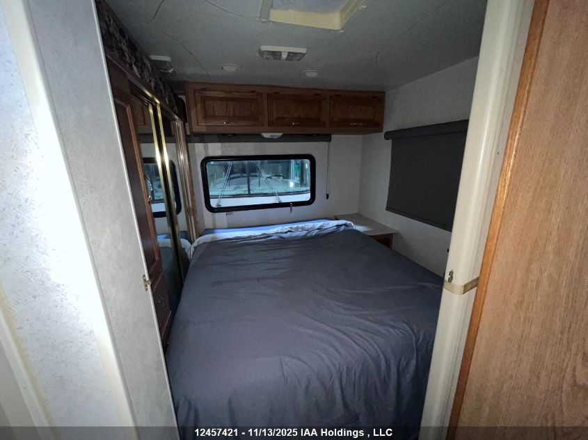 2000 Ford F550 Super Duty Stripped Chass VIN: 1FCMF53S2Y0A11524 Lot: 12457421