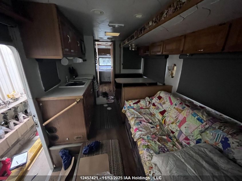 2000 Ford F550 Super Duty Stripped Chass VIN: 1FCMF53S2Y0A11524 Lot: 12457421