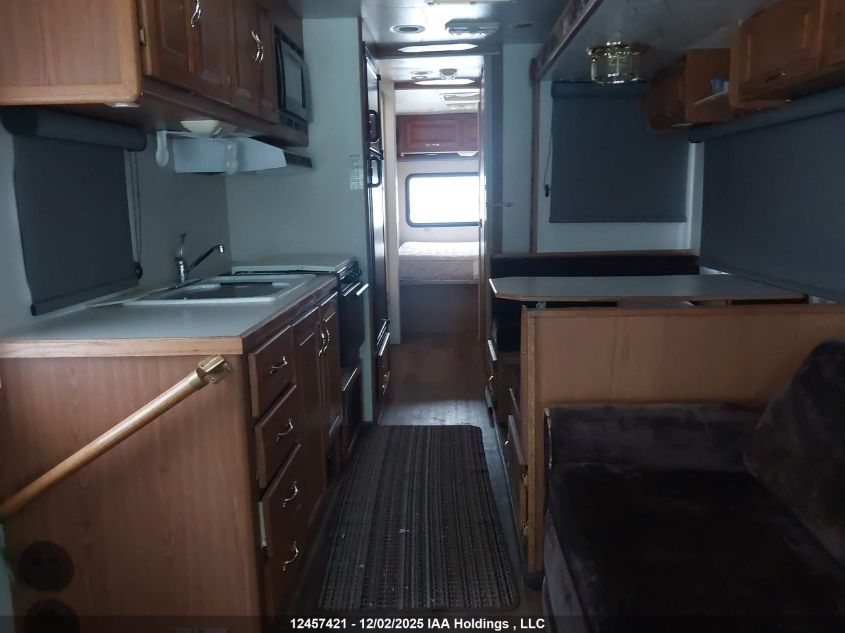 2000 Ford F550 Super Duty Stripped Chass VIN: 1FCMF53S2Y0A11524 Lot: 12457421