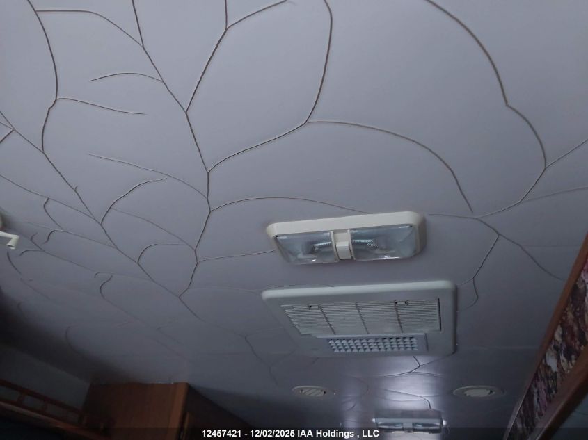 2000 Ford F550 Super Duty Stripped Chass VIN: 1FCMF53S2Y0A11524 Lot: 12457421