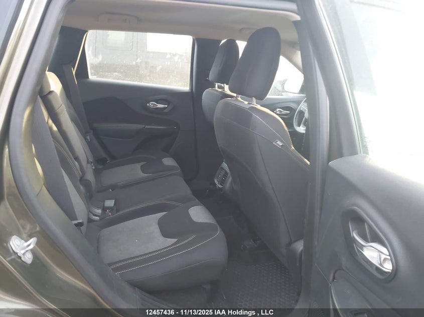 2015 Jeep Cherokee Sport VIN: 1C4PJMAS5FW696721 Lot: 12457436