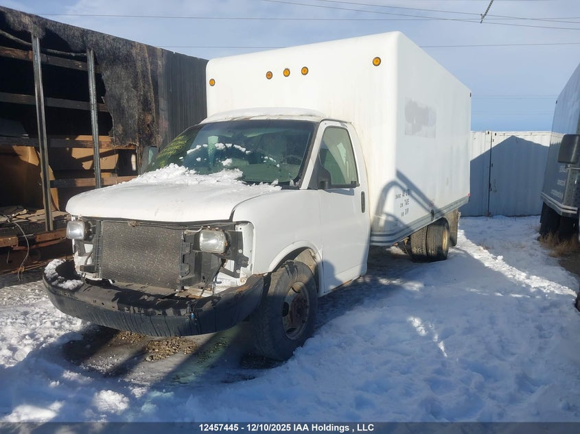 1GBJG31U271217447 2007 CHEVROLET EXPRESS photo no. 2