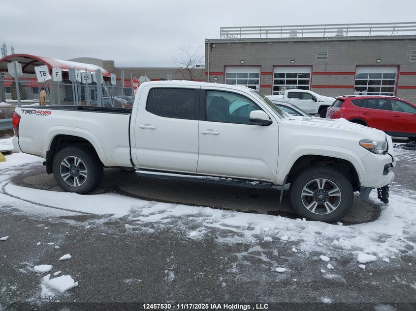 2019 Toyota Tacoma Sr5 V6 VIN: 5TFDZ5BN4KX044235 Lot: 12457530