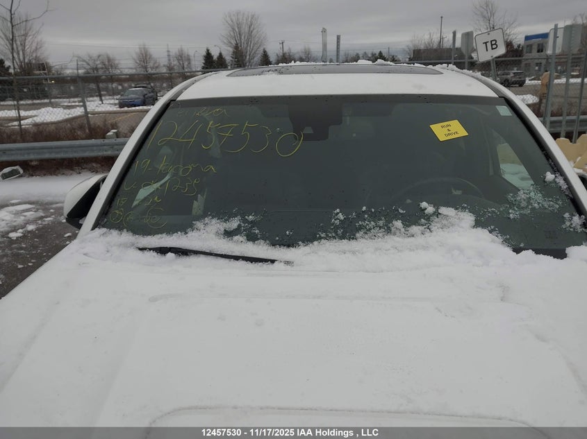 2019 Toyota Tacoma Sr5 V6 VIN: 5TFDZ5BN4KX044235 Lot: 12457530