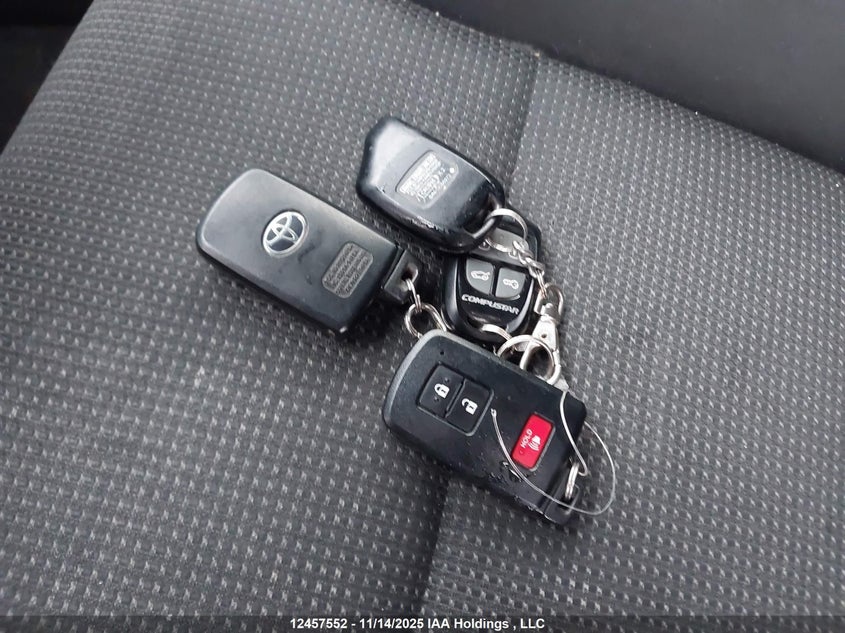 JTMRJREV9JD221703 2018 TOYOTA RAV 4 photo no. 11