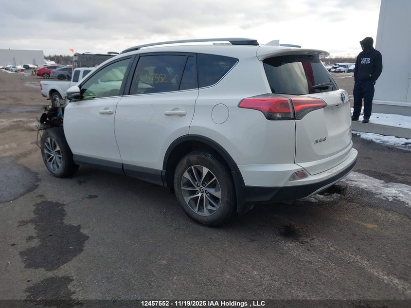 JTMRJREV9JD221703 2018 TOYOTA RAV 4 photo no. 3