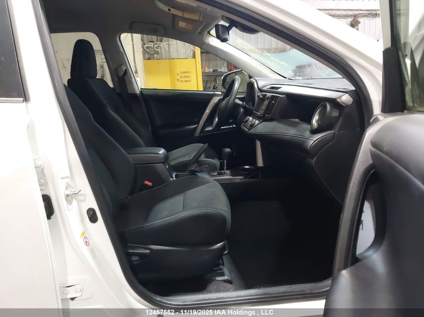 JTMRJREV9JD221703 2018 TOYOTA RAV 4 photo no. 5