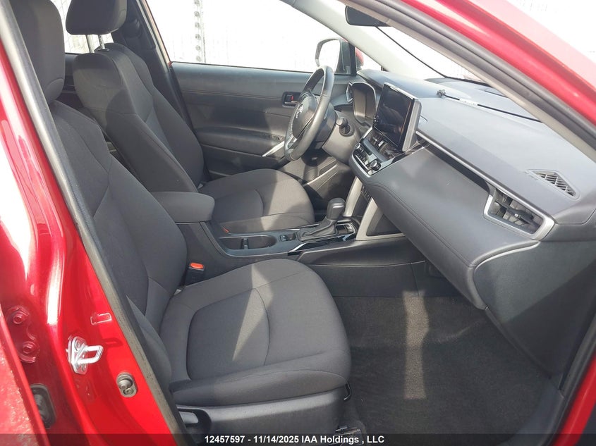 7MUCAABG3RV087841 2024 TOYOTA COROLLA CROSS photo no. 5