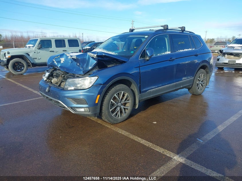 3VV2B7AX0JM166686 2018 VOLKSWAGEN TIGUAN photo no. 2