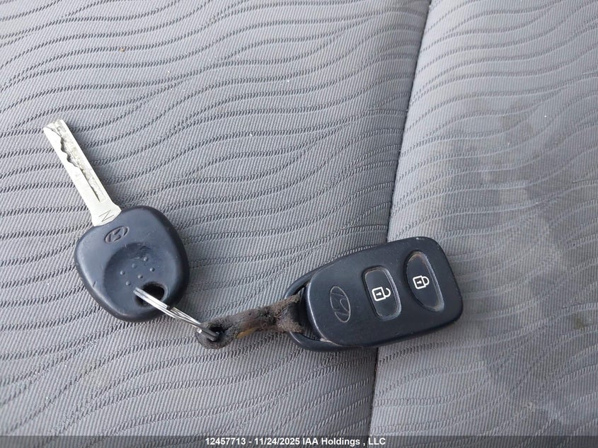 2013 Hyundai Accent Gls/Se VIN: KMHCU4AE1DU327472 Lot: 12457713