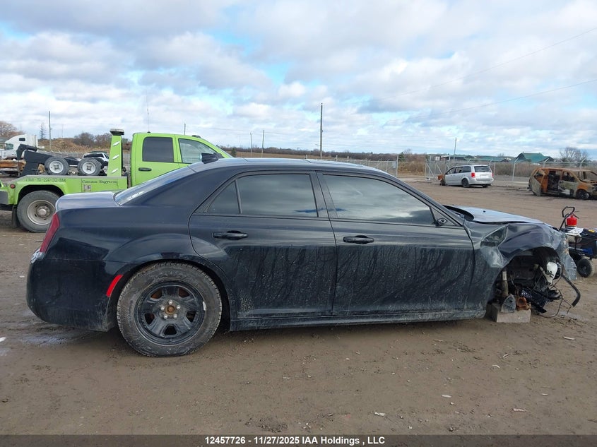 2C3CCABG1JH299603 2018 CHRYSLER 300 photo no. 13