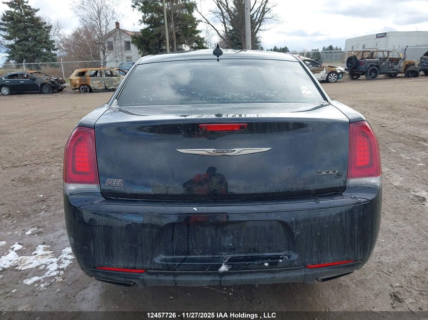 2C3CCABG1JH299603 2018 CHRYSLER 300 photo no. 16