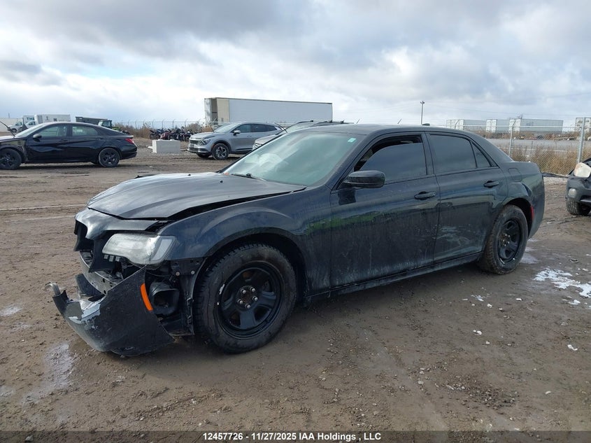 2C3CCABG1JH299603 2018 CHRYSLER 300 photo no. 2