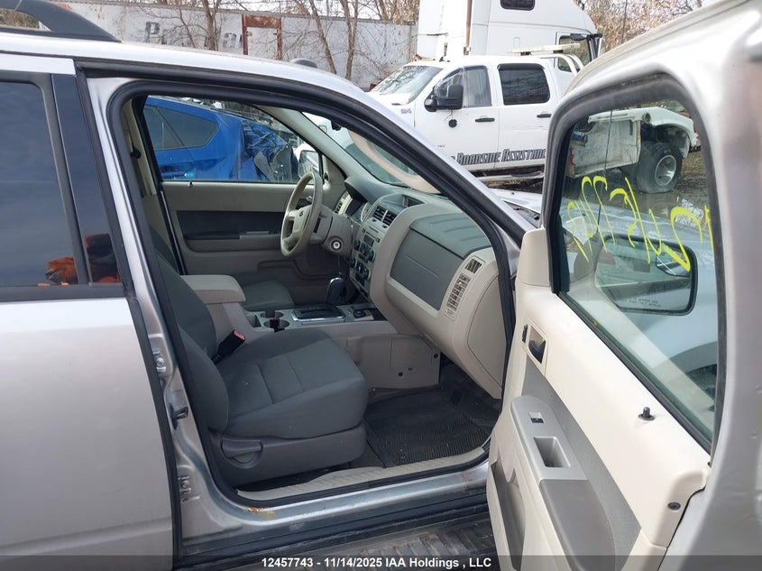 1FMCU4K39AKA27697 2010 FORD ESCAPE photo no. 5