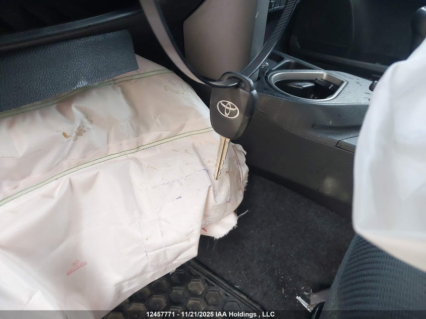 2018 Toyota Rav4 Le VIN: 2T3BFREV8JW696653 Lot: 12457771