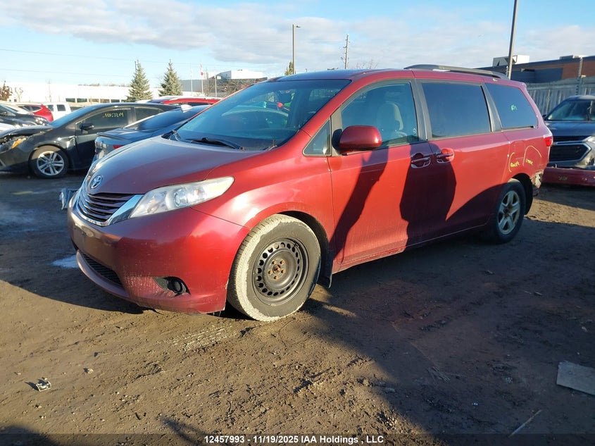 5TDKK3DC7FS553517 2015 TOYOTA SIENNA photo no. 2
