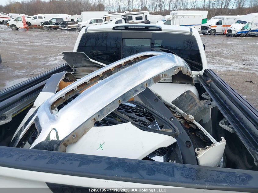1N6AA1E57HN529212 2017 NISSAN TITAN photo no. 12