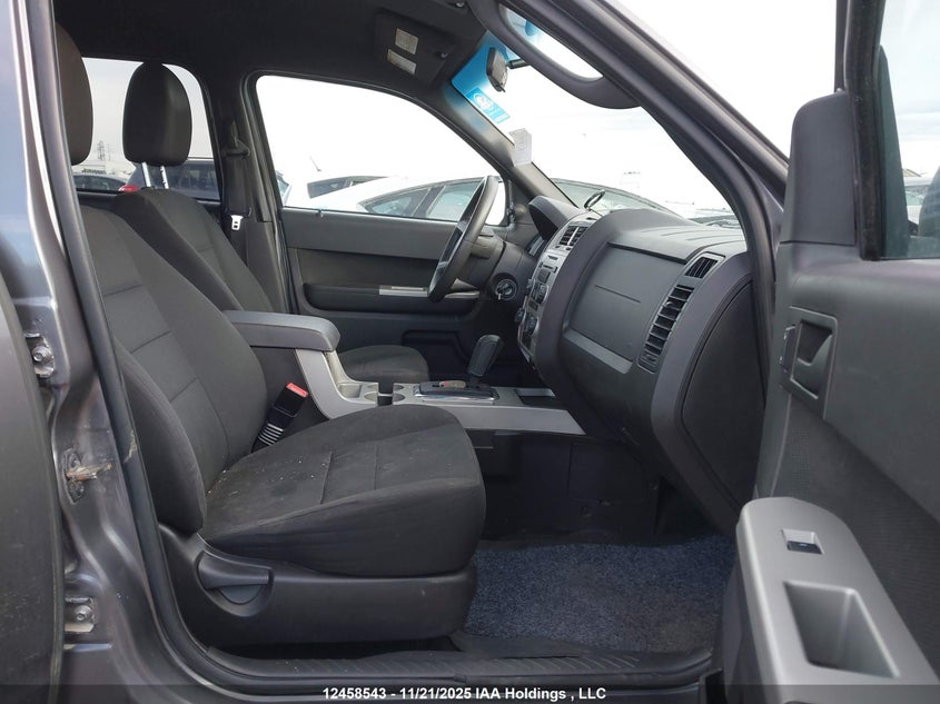 1FMCU93G89KC94890 2009 FORD ESCAPE photo no. 5