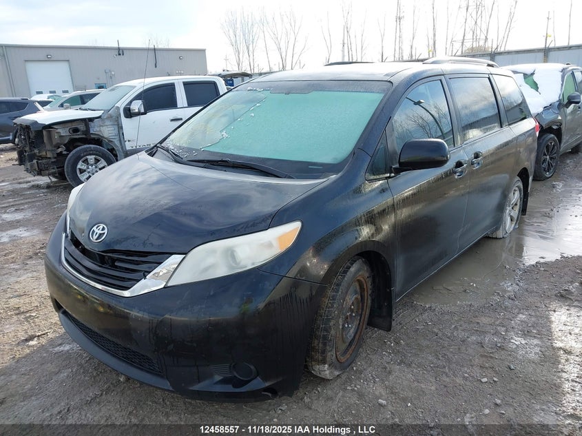 5TDKK3DC0BS058442 2011 TOYOTA SIENNA photo no. 2