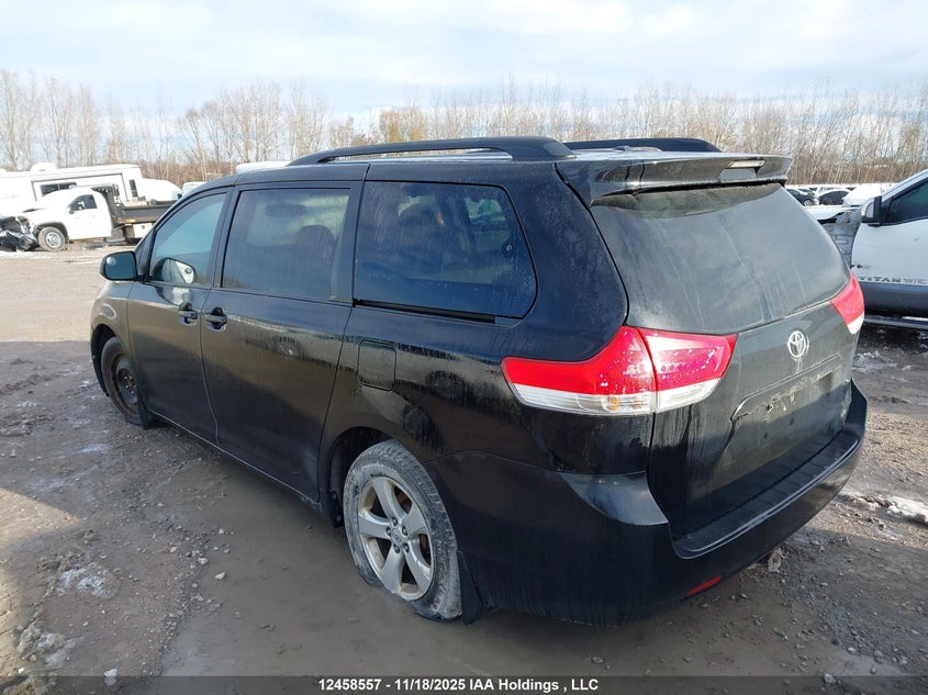 5TDKK3DC0BS058442 2011 TOYOTA SIENNA photo no. 3