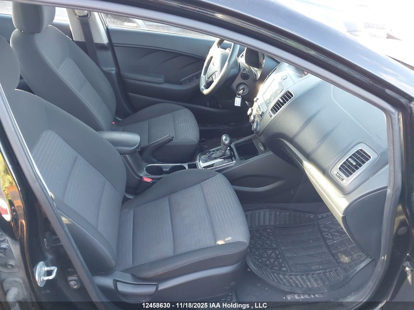 3KPFL4A75JE267048 2018 KIA FORTE photo no. 5