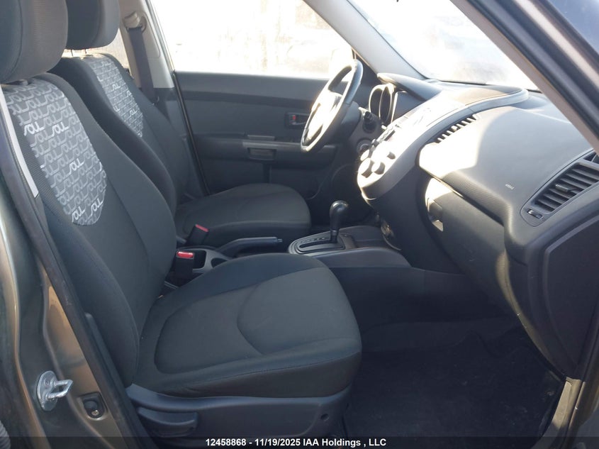 KNDJT2A29A7055174 2010 KIA SOUL photo no. 5