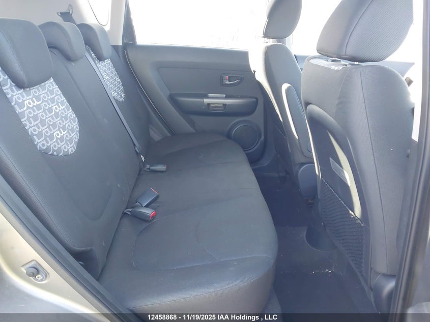 KNDJT2A29A7055174 2010 KIA SOUL photo no. 8